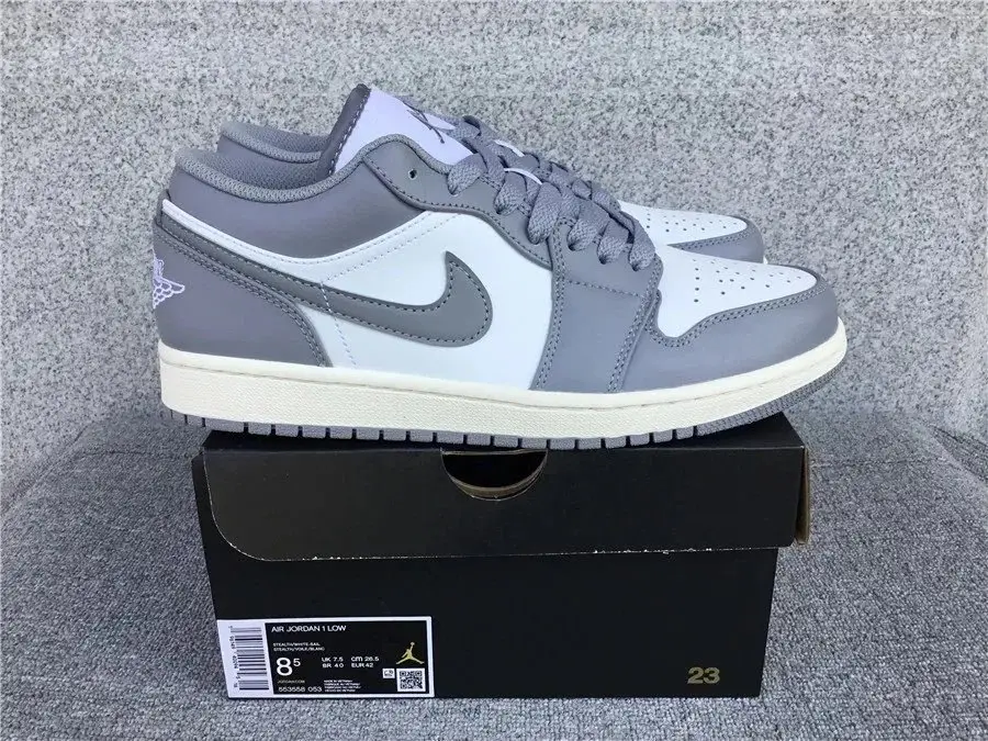 Nike Air Jordan 1 Low Sneakers（33+ Styles） 10
