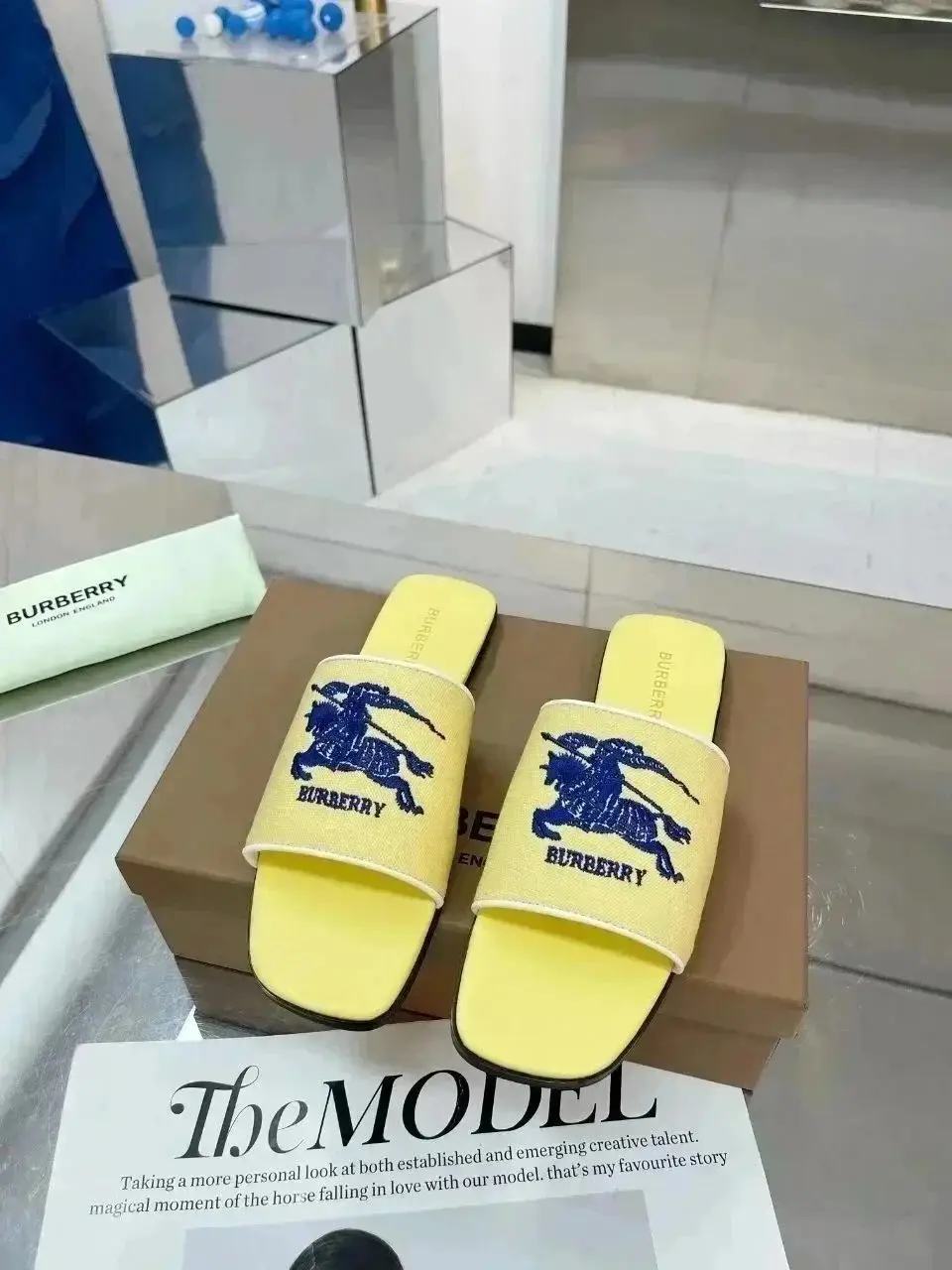 Gucci GG Supreme Slippers / Chanel Slide Sandals [38 styles] 4
