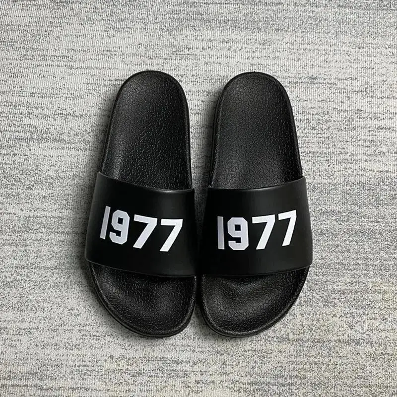 Burberry&Yeezy Slides 13